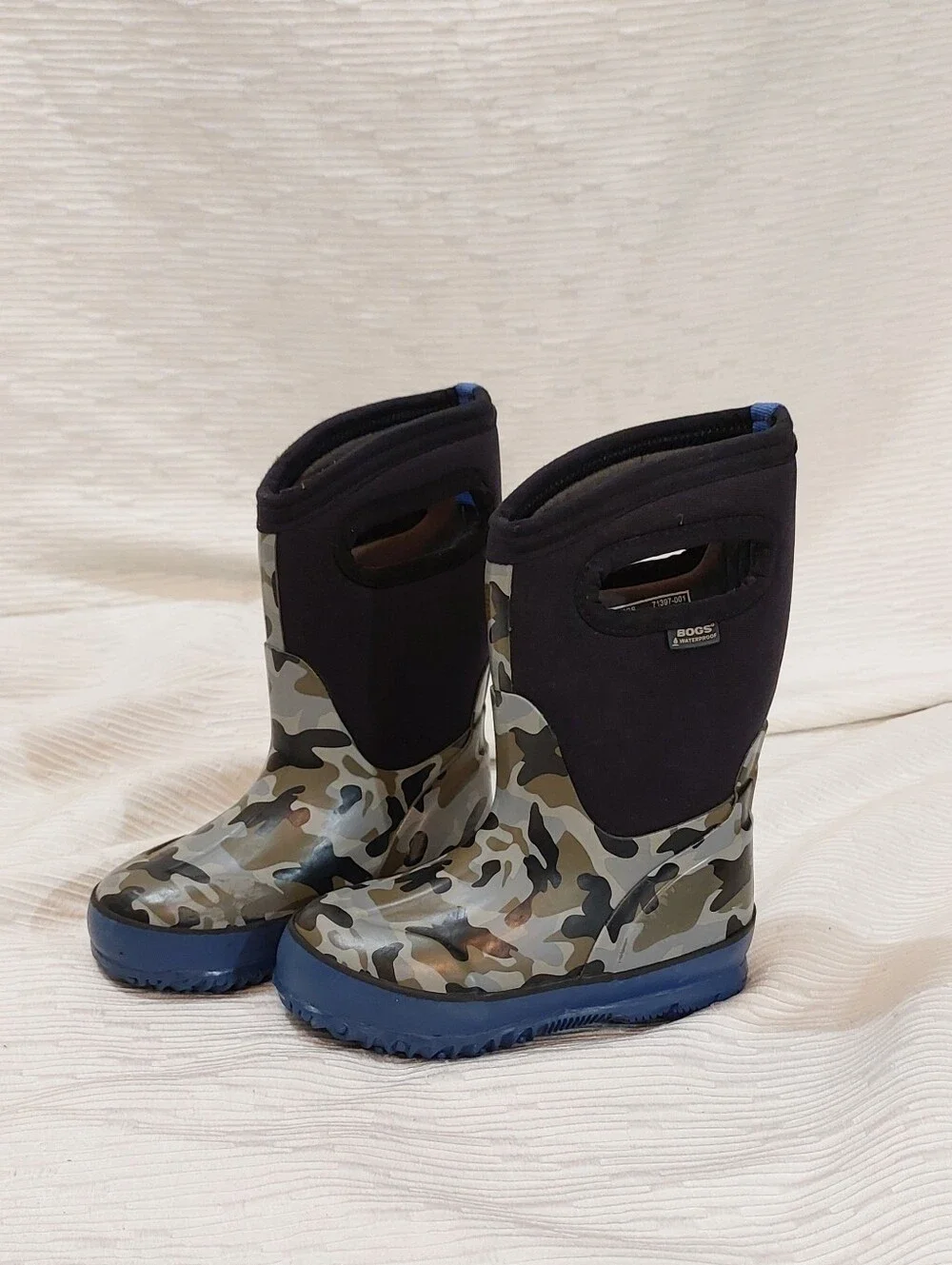 Bogs Kids' Camo Waterproof Rain Boots - Blue & Green Size 9